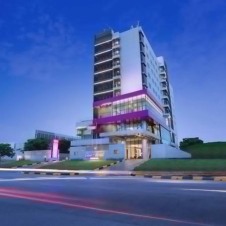 Quest Prime Cikarang By Aston Bekasi Exterior foto