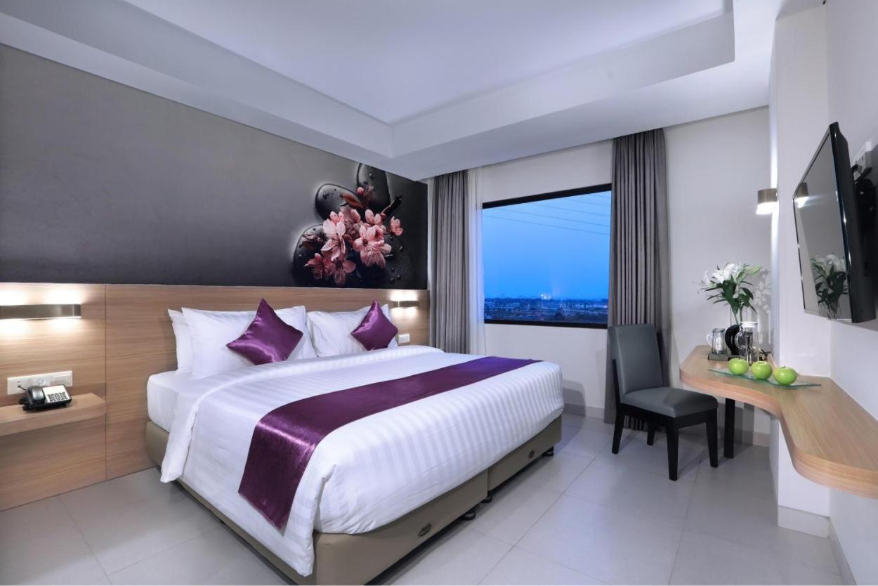 Quest Prime Cikarang By Aston Bekasi Exterior foto