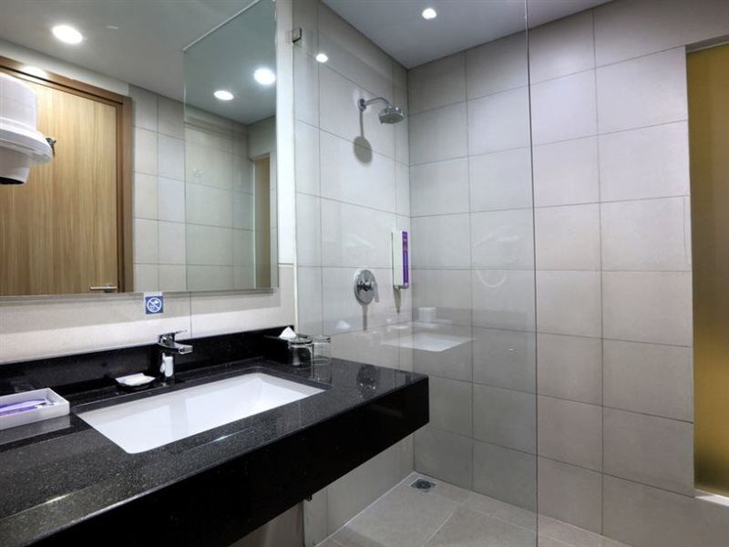 Quest Prime Cikarang By Aston Bekasi Exterior foto