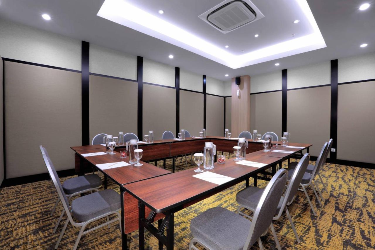 Quest Prime Cikarang By Aston Bekasi Exterior foto