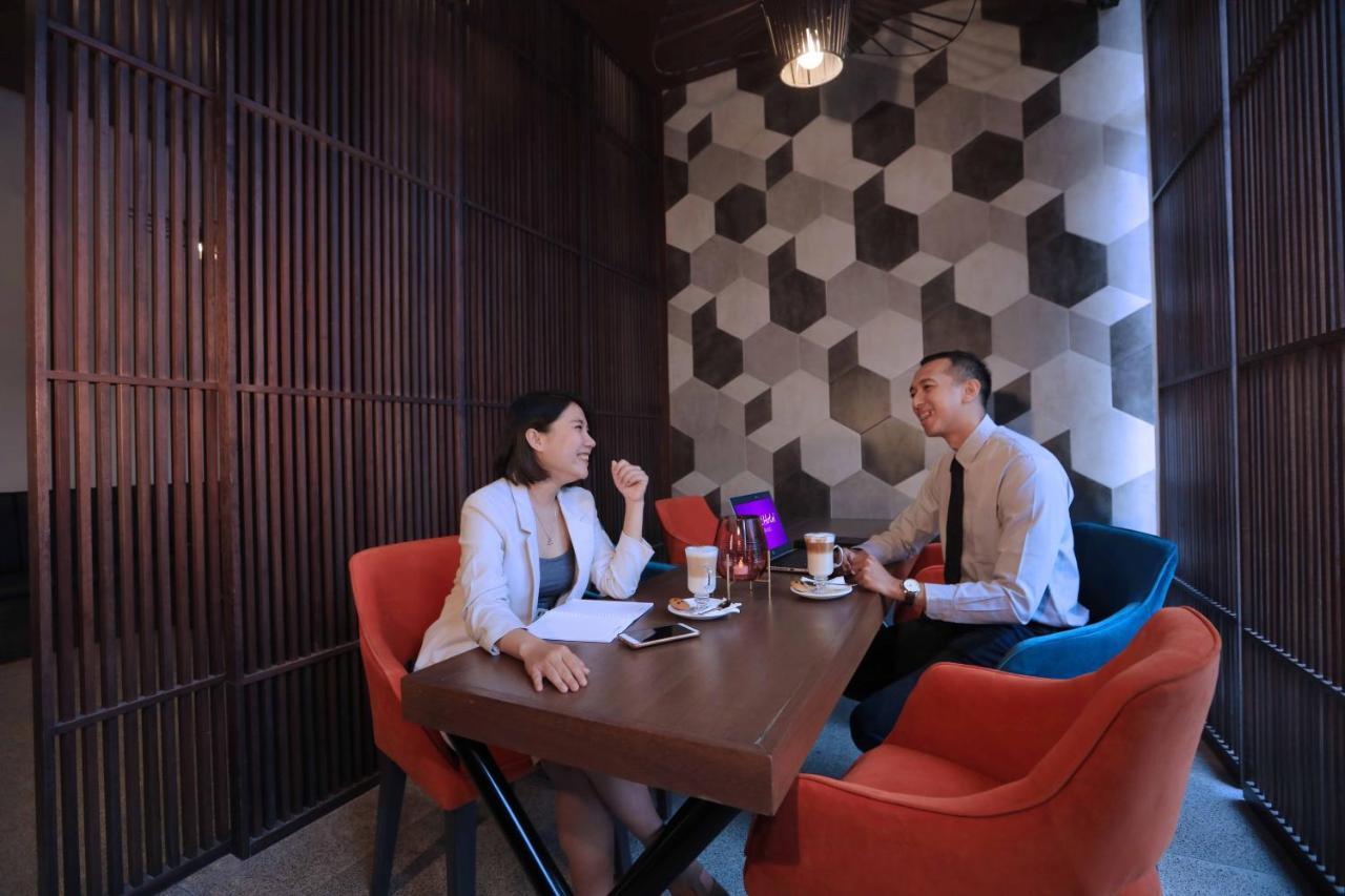 Quest Prime Cikarang By Aston Bekasi Exterior foto